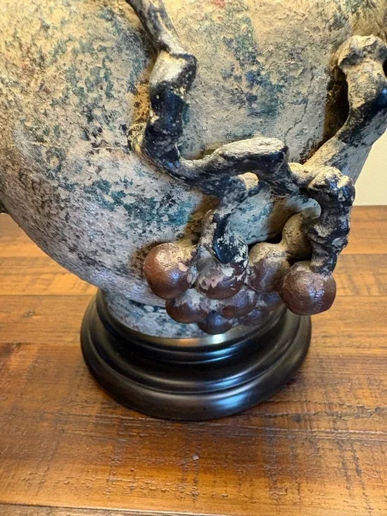 A Rare Find Vintage Table Lamp Featuring A Base With Grape And Vine Details - Picture 8 of 13
